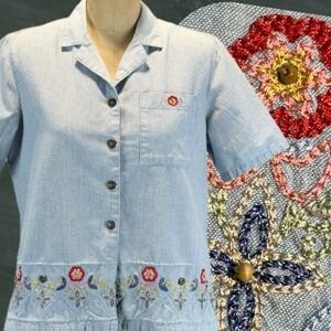 VINTAGE wildflower needlepoint embroidery denim cotton jean shirt short sleeve